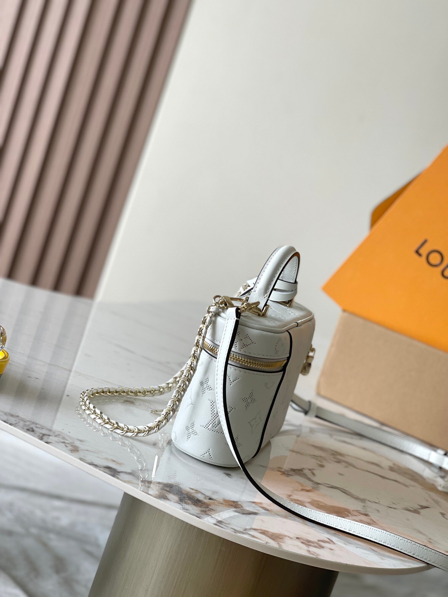 LV M11298white